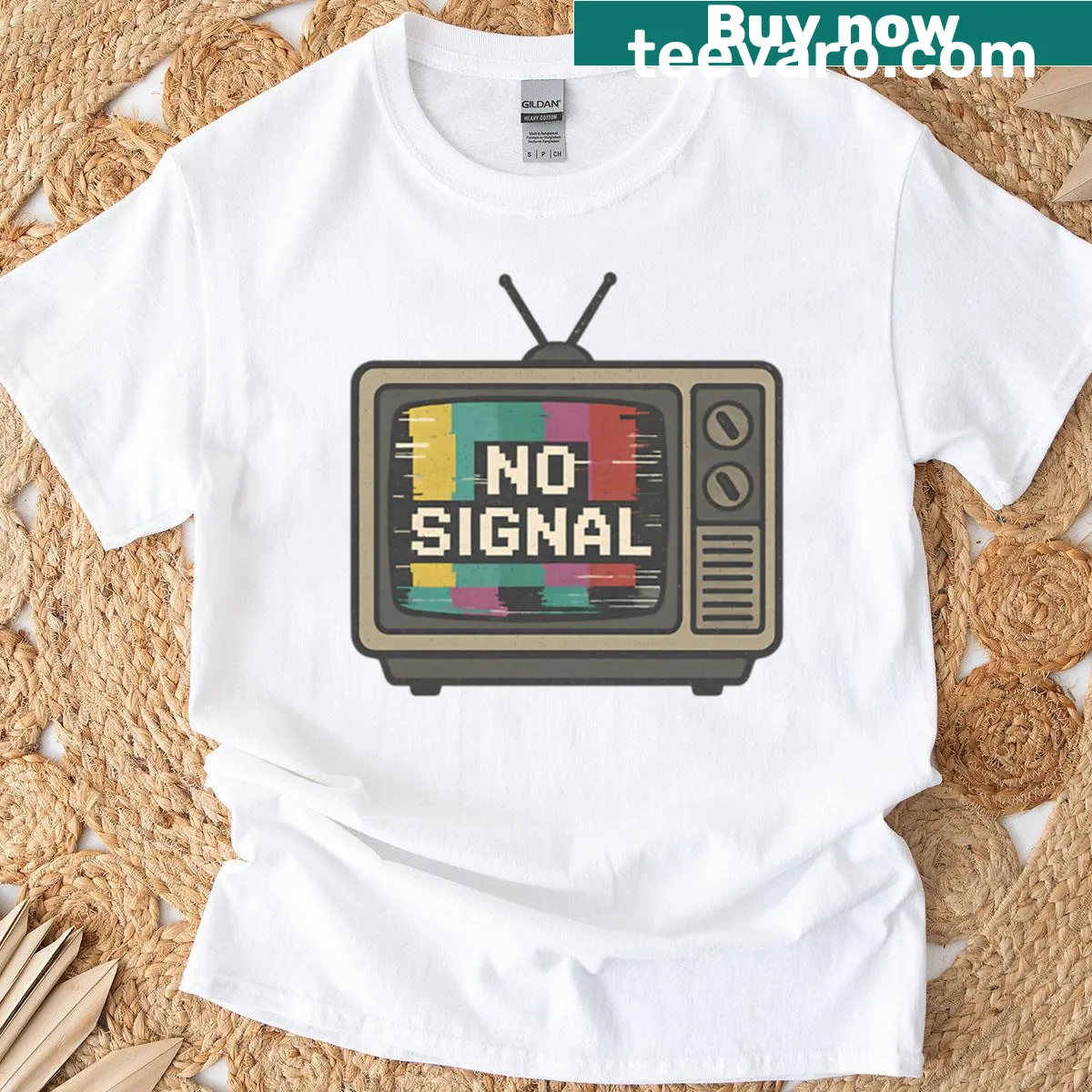 Oversized T-shirt with retro No Signal TV vintage static design — on a men's t-shirt