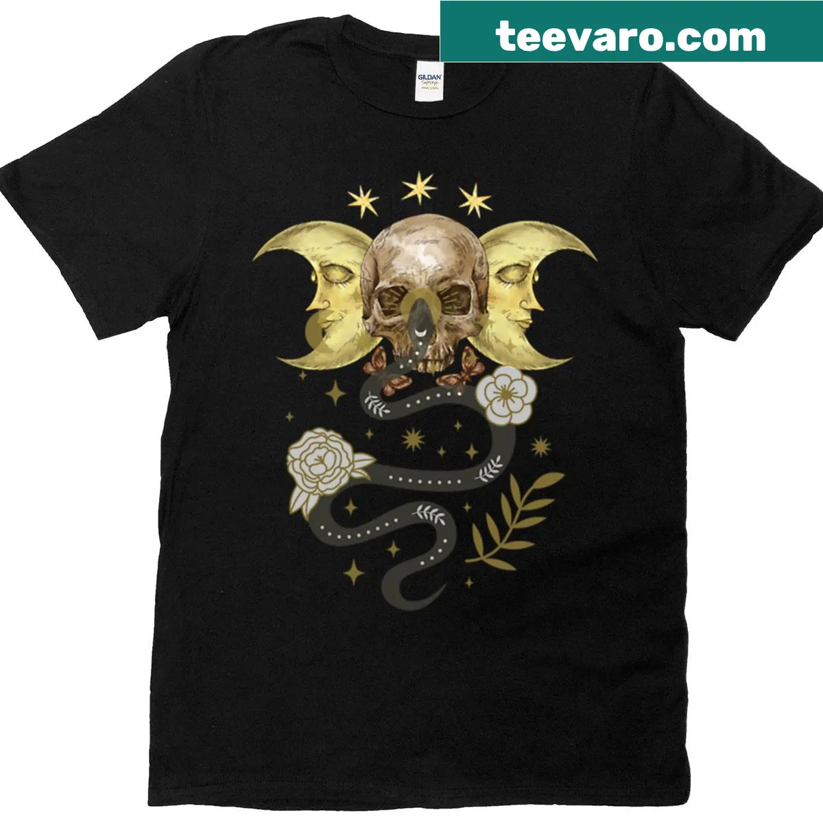 Silhouette of snake and skull on an oversized T-shirt — on a men's t-shirt