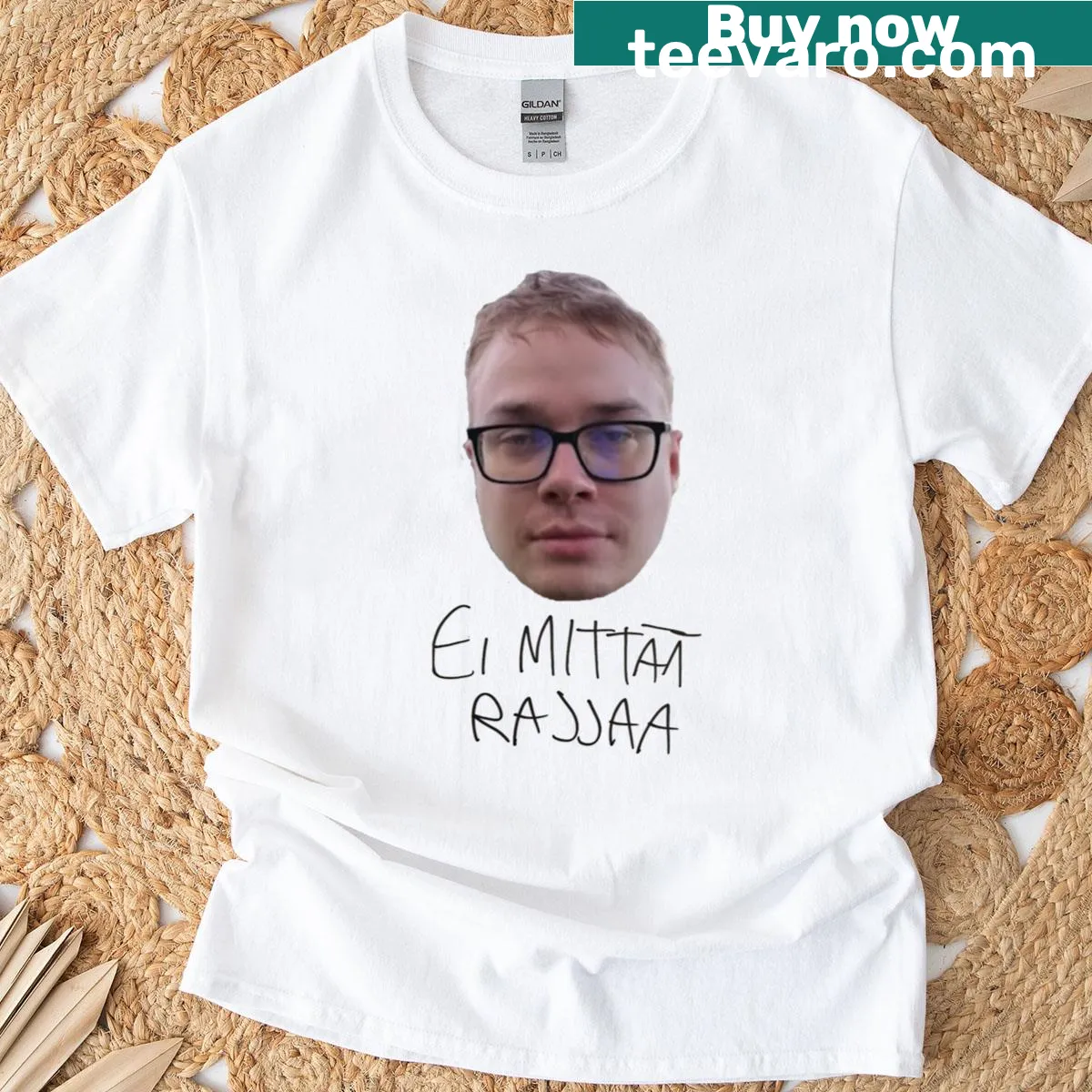 Hand-lettered T-shirt featuring the phrase 'Ei Mitt Rajjaa' in a playful style — on a men's t-shirt