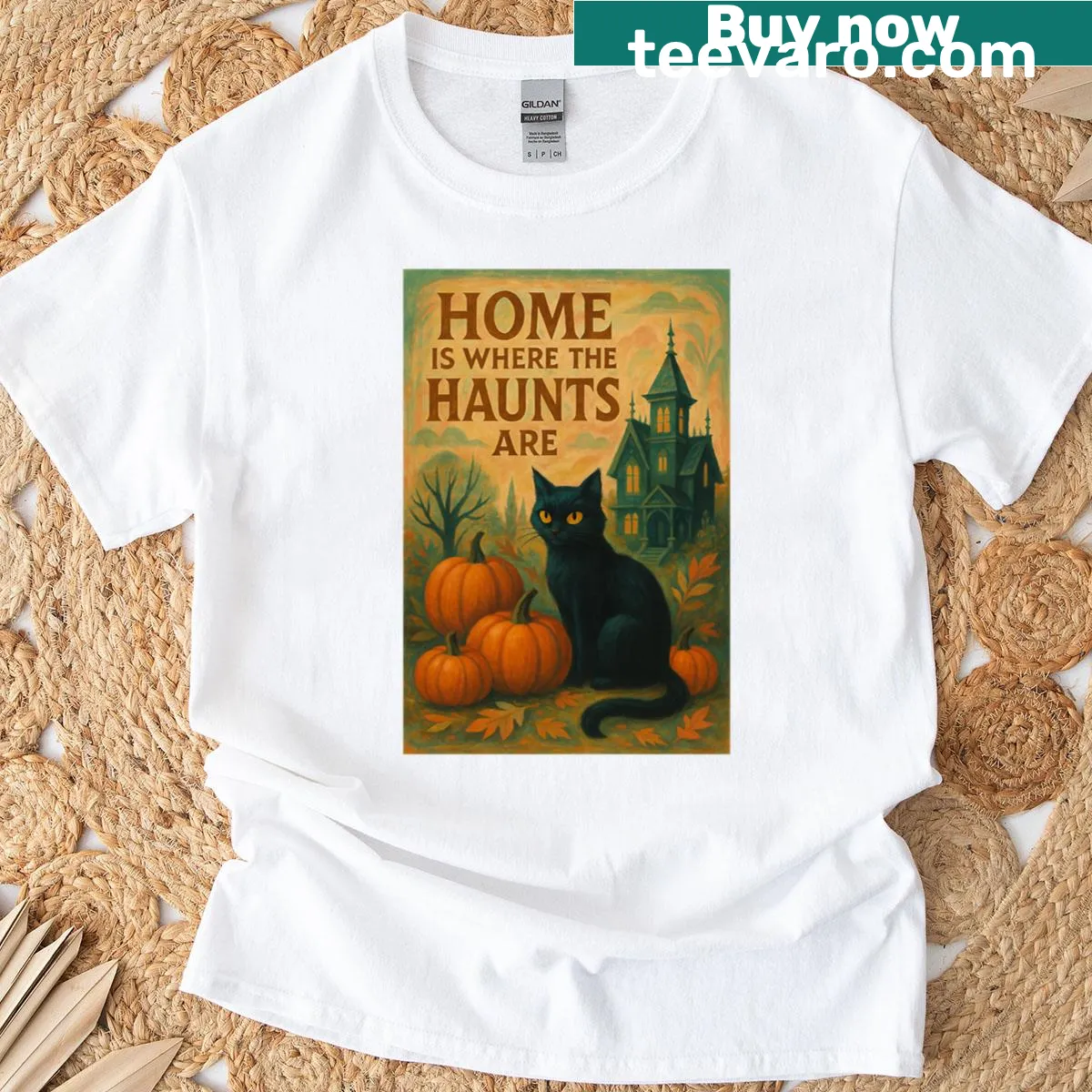Vintage Halloween cat and haunted house illustration on a t-shirt — on a men's t-shirt