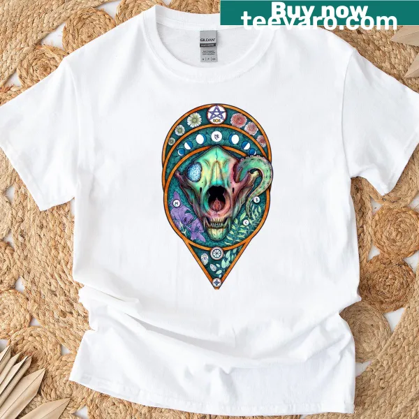 Illustration of a wolf skull on a T-shirt