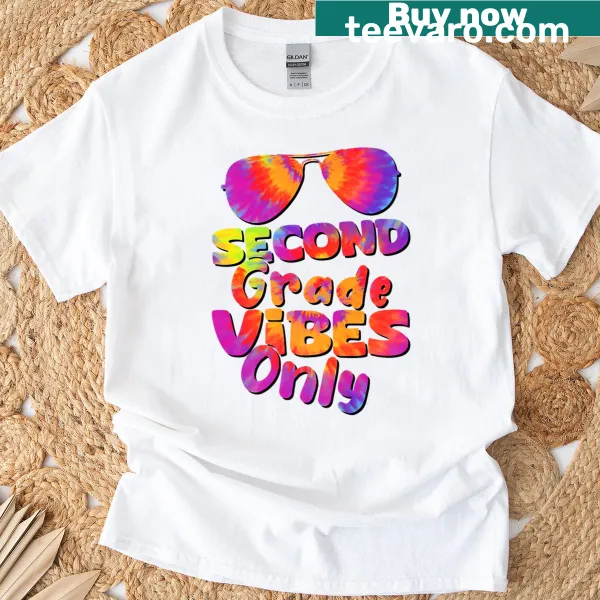 Cute cat illustration on a t-shirt for second-grade girls