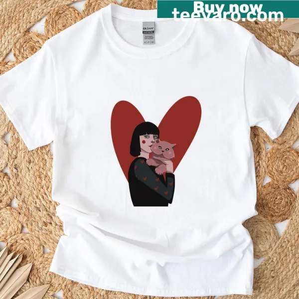 Cat Lady T-shirt with charming text design celebrating cats
