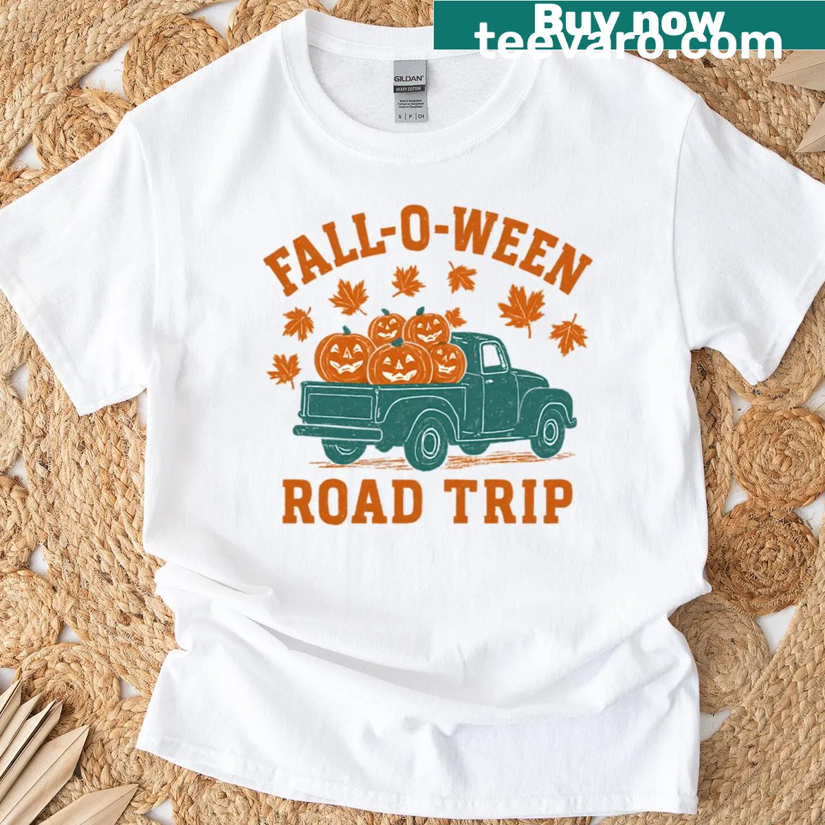 Vintage truck filled with pumpkins illustration on a t-shirt — on a men's t-shirt