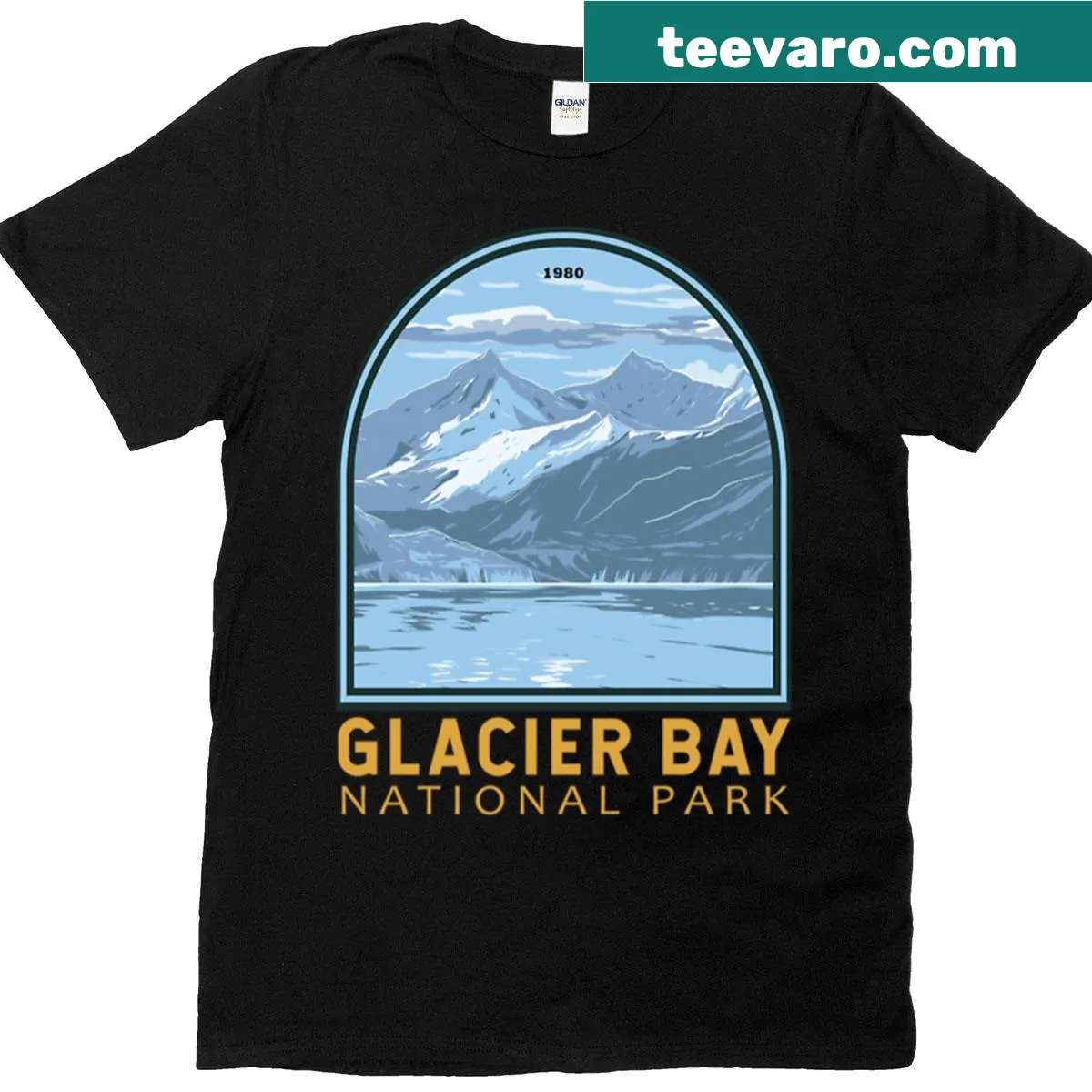 Vintage emblem illustration of Glacier Bay National Park on t-shirt — on a men's t-shirt