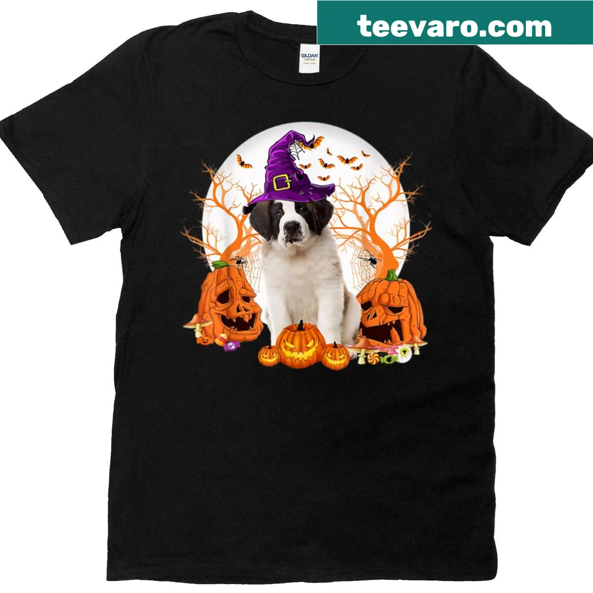 Dog Halloween T-shirt with Saint Bernard and jack-o'-lantern — on a men's t-shirt