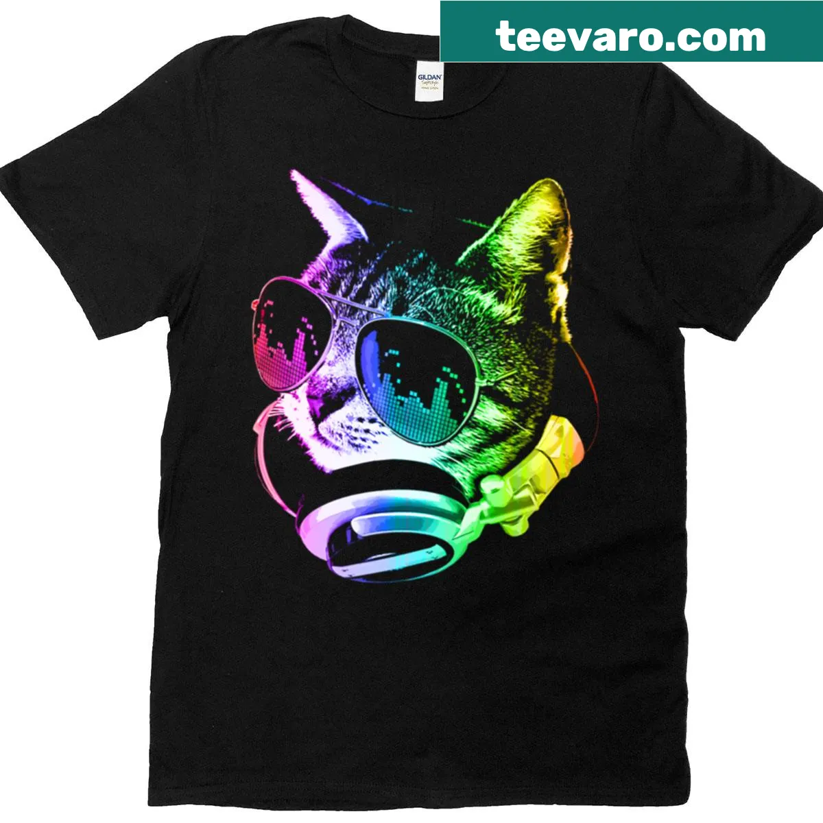 Illustration of a cat with music notes on a t-shirt — on a men's t-shirt