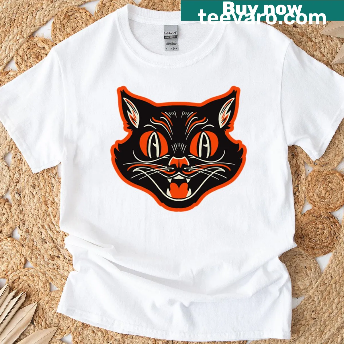 Retro illustration of an angry black cat growling for Halloween on a t-shirt. — on a men's t-shirt