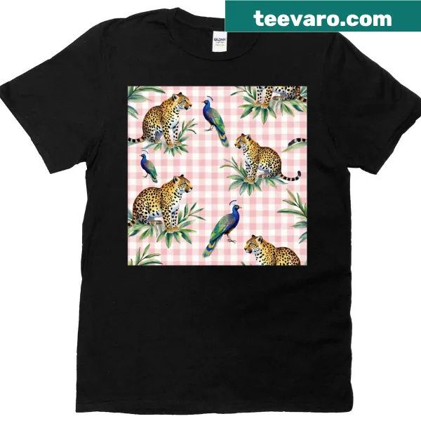 Charming T-shirt featuring jungle animals in a trendy design
