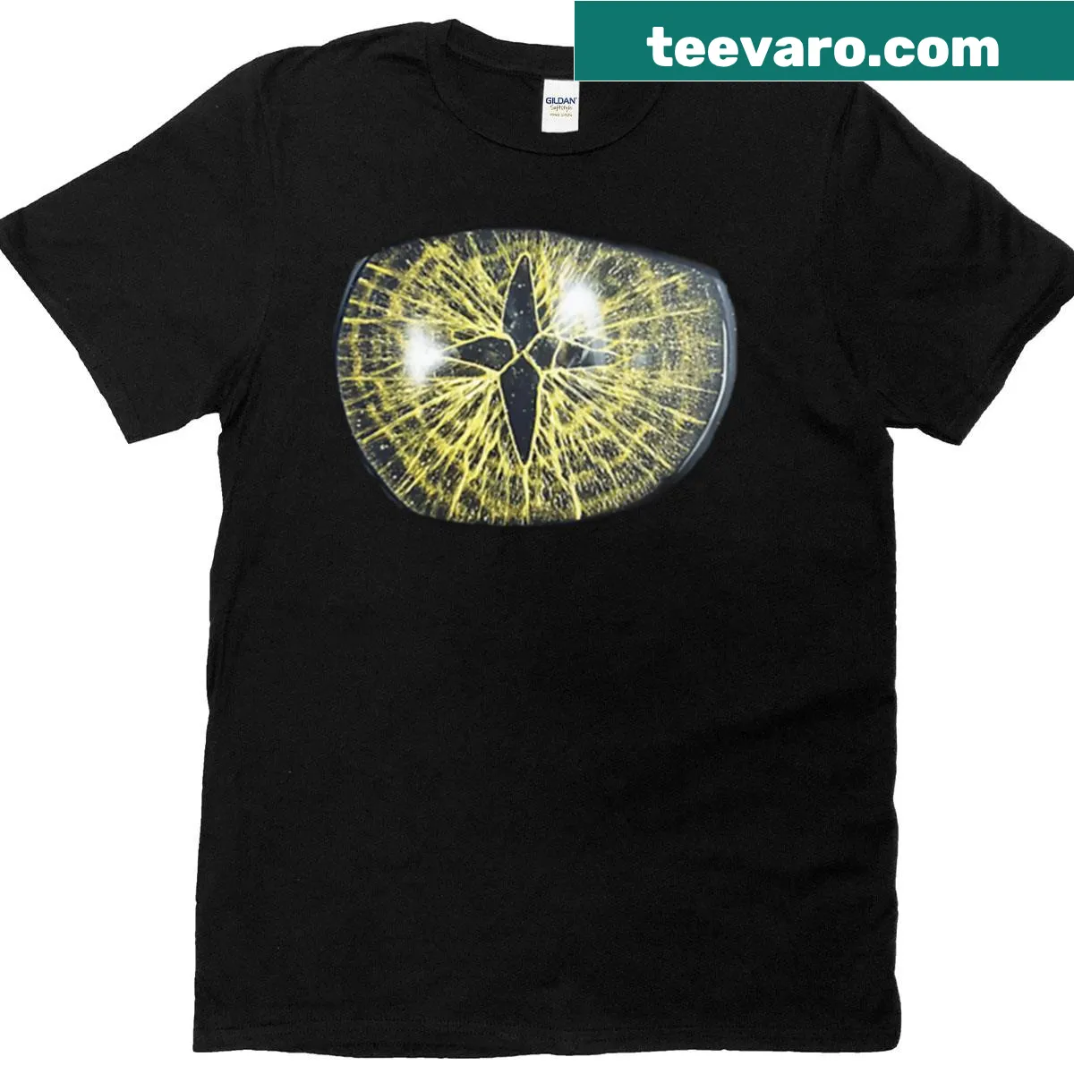 T-shirt with a striking illustration of a leopard's eye — on a men's t-shirt