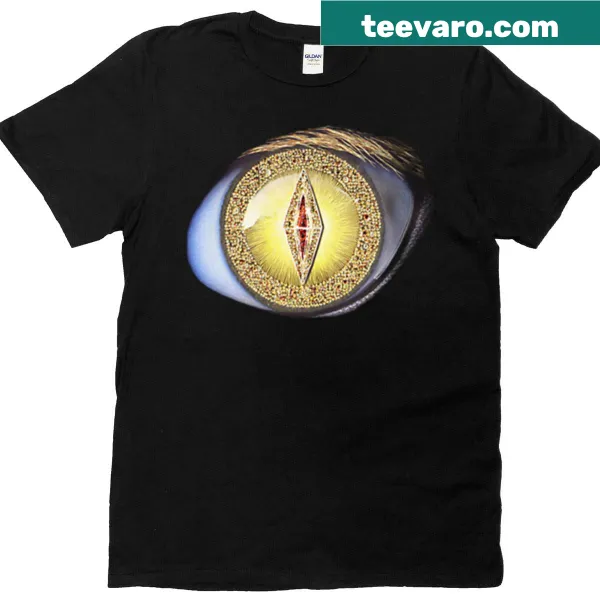 Striking T-shirt featuring a detailed illustration of a leopard's eye