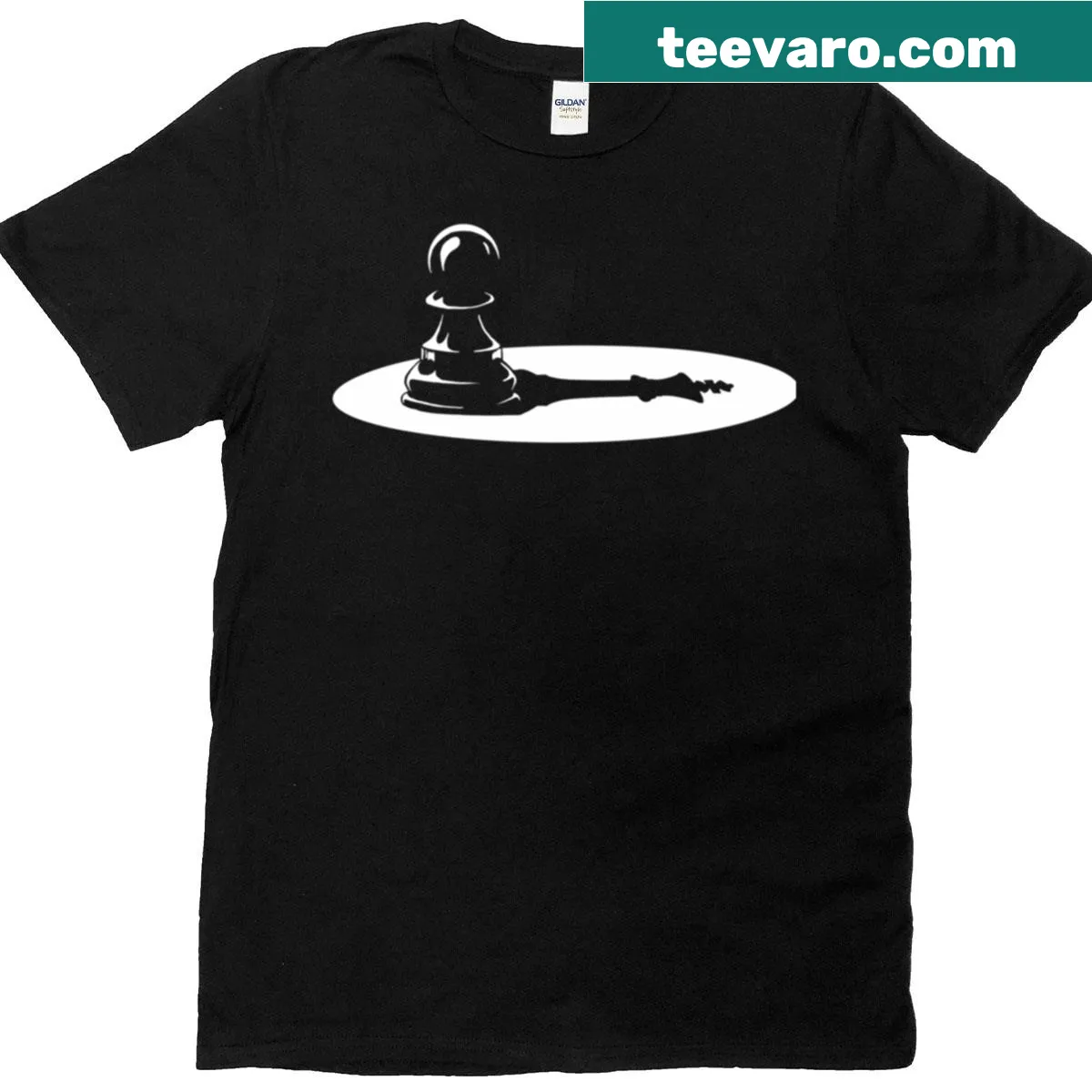 Funny chess pawn king graphic on a T-shirt for chess players — on a men's t-shirt