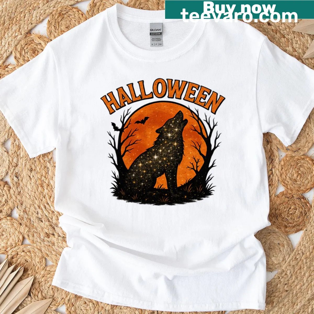 Wolf howling at an orange moon with glittering details for Halloween — on a men's t-shirt