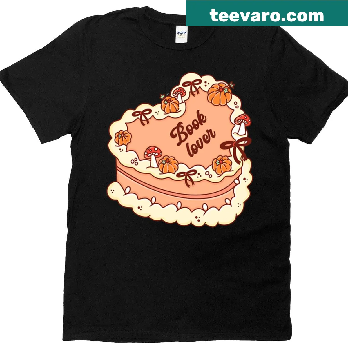 Cute illustration of cake with pumpkin and bow for book lovers — on a men's t-shirt