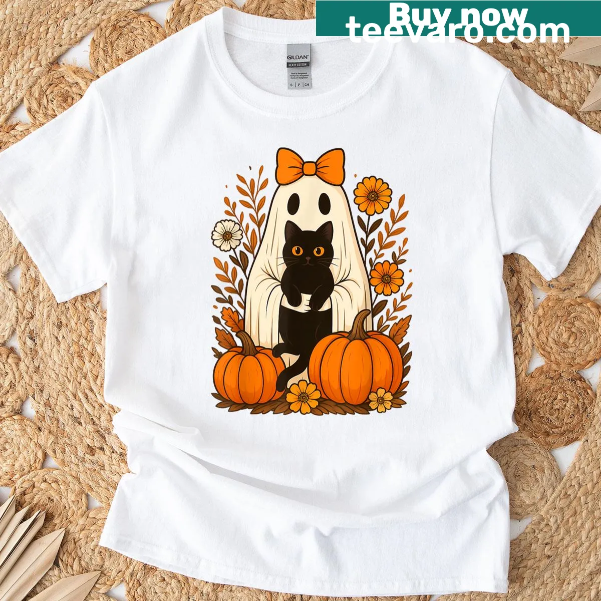 Cute ghost holding a black cat with floral design for Halloween — on a men's t-shirt