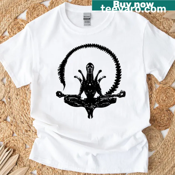 Xenomorph graphic T-shirt with a striking alien design