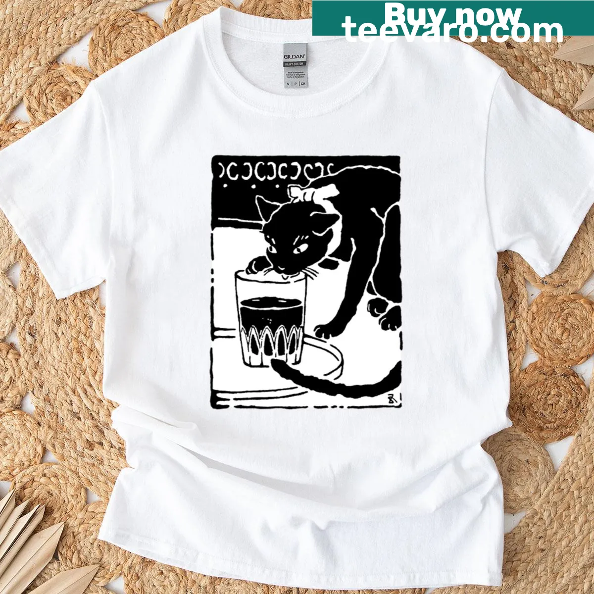 Illustration of a cat by Soseki Natsume on an oversized T-shirt — on a men's t-shirt