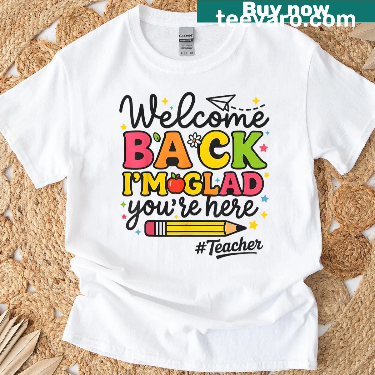 Teacher T-shirt with welcoming message 'Im Glad Youre Here' for back to school — on a men's t-shirt