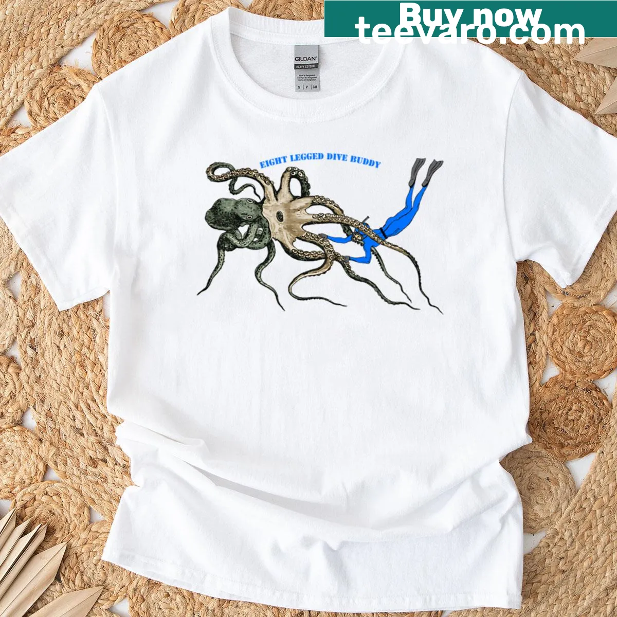 Vintage illustration of a freediver with a giant octopus on an oversized T-shirt — on a men's t-shirt