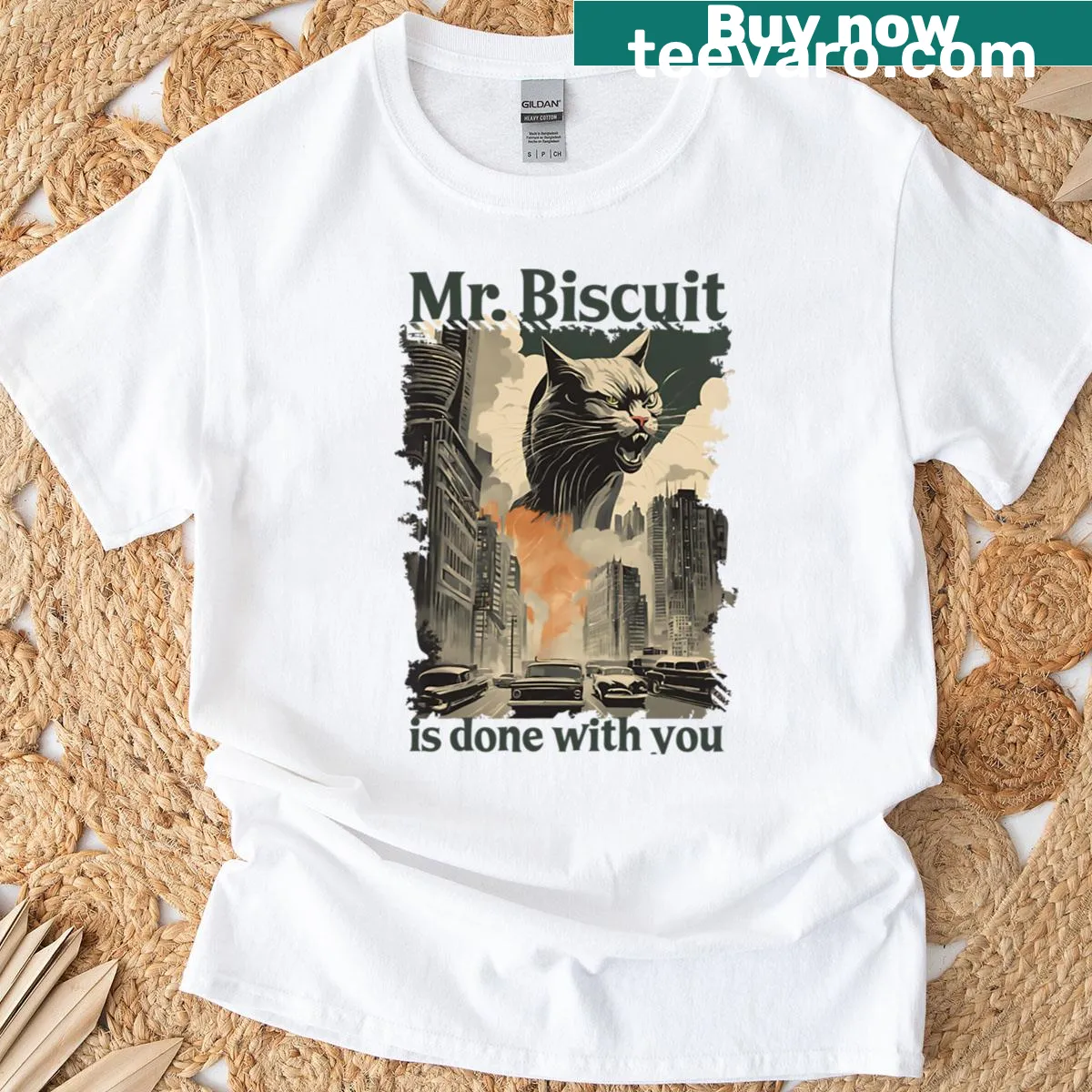 Funny T-shirt with a cartoon of a hissing cat attacking a city — on a men's t-shirt