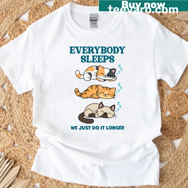 Oversized T-shirt with bold text 'Everybody Sleeps' in a funny style