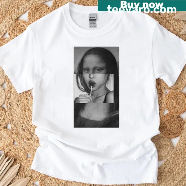 Pop art remix of the Mona Lisa on a T-shirt