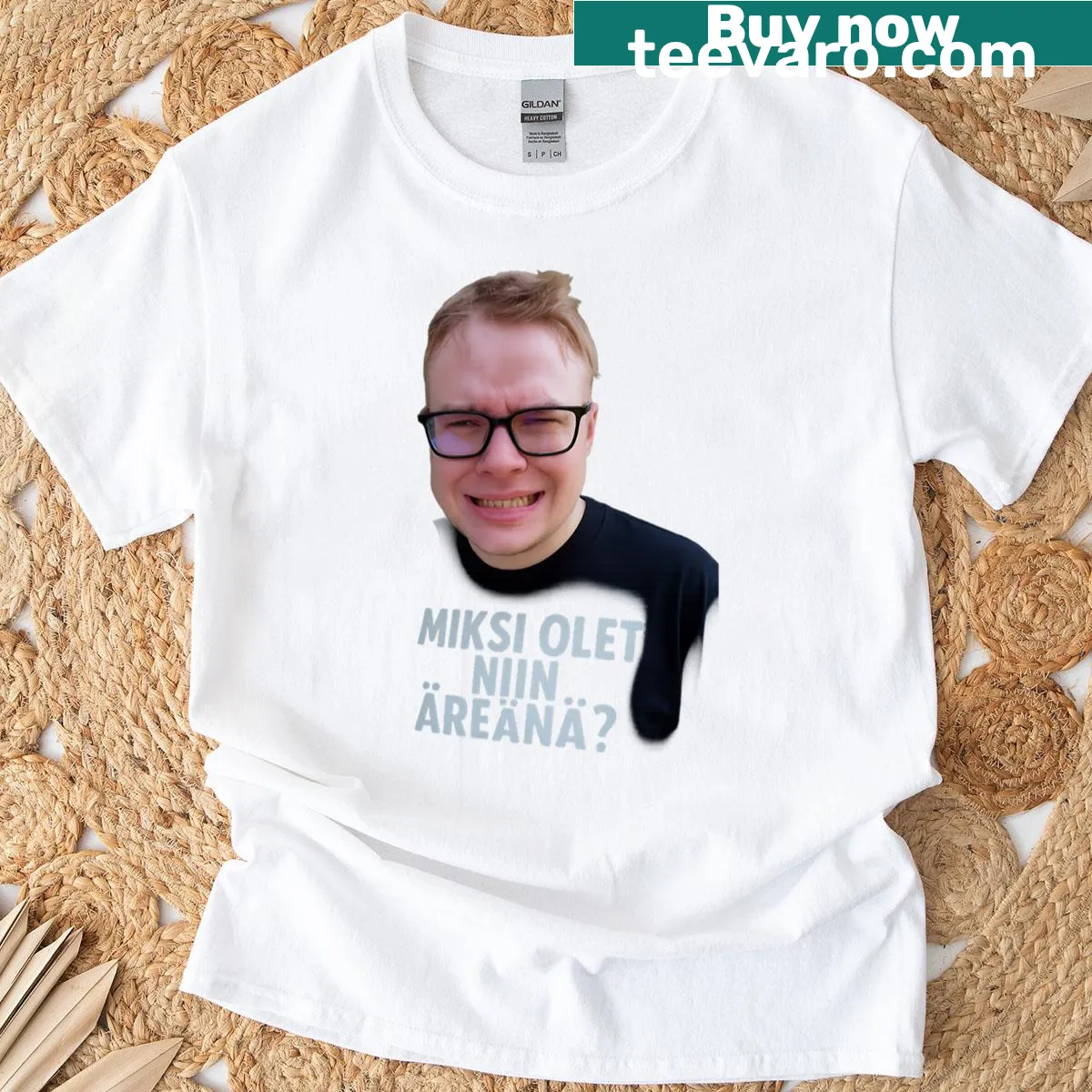 Graphic saying Miksi Olet Niin Ren on a t-shirt — on a men's t-shirt