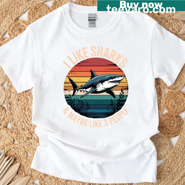 Humorous T-shirt with sayings for shark lovers