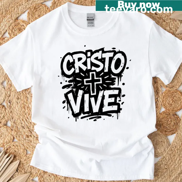 Typographic shirt with the message 'Cristo Vive' emphasizing faith.