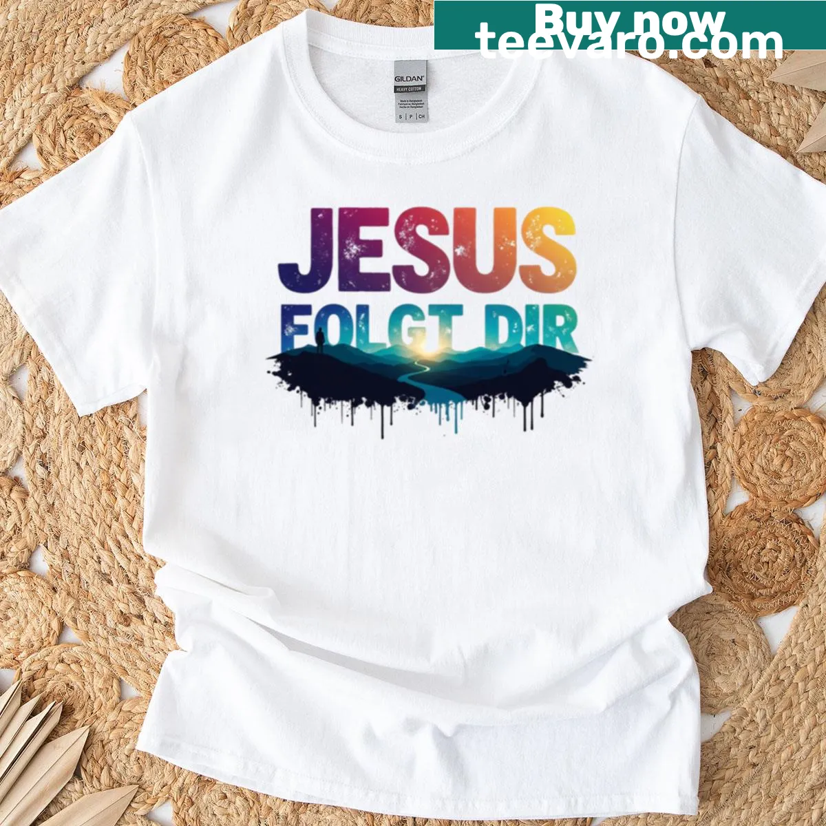 Inspirational T-shirt with the text 'Jesus Follows You' in German — on a men's t-shirt