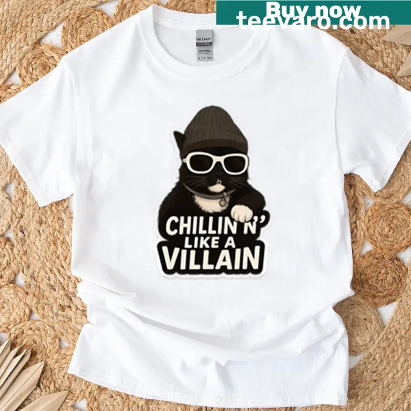 T-shirt featuring the phrase Chillin Like A Villian