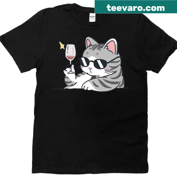 Chic T-shirt featuring an elegant cat illustration