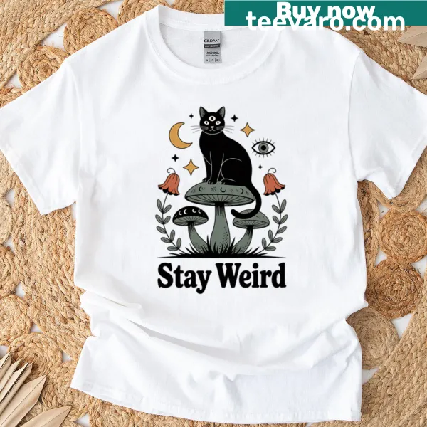 Oversized T-shirt featuring a cat with a third eye illustration