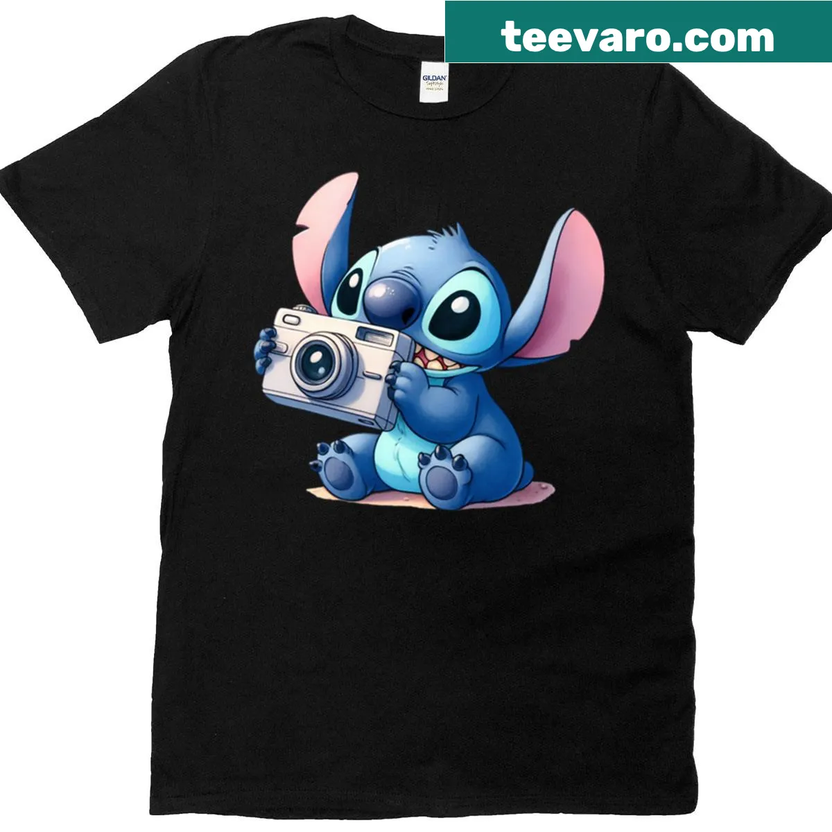 Illustration of a camera on a T-shirt — on a men's t-shirt