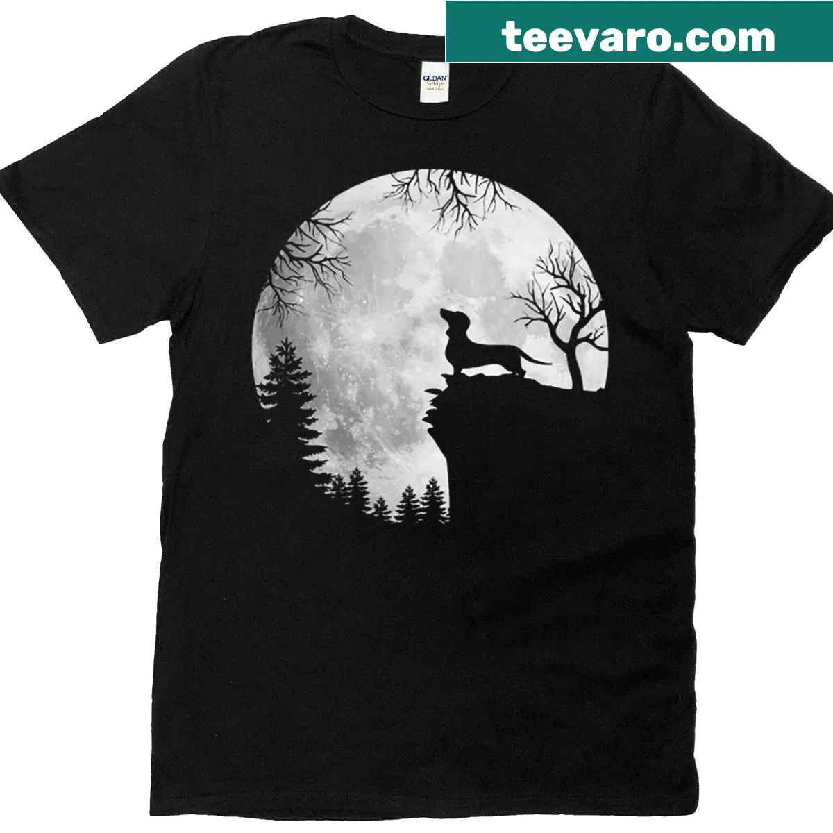 Cartoon dachshund in a costume with a moon for Halloween — on a men's t-shirt