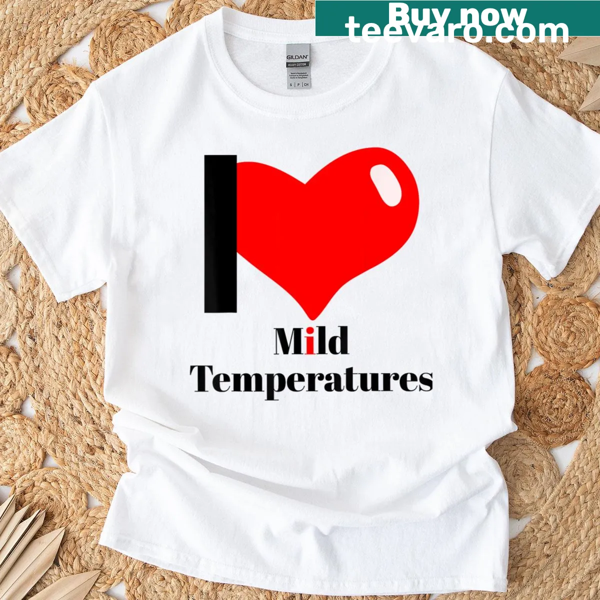 T-shirt with text proclaiming love for mild temperatures — on a men's t-shirt