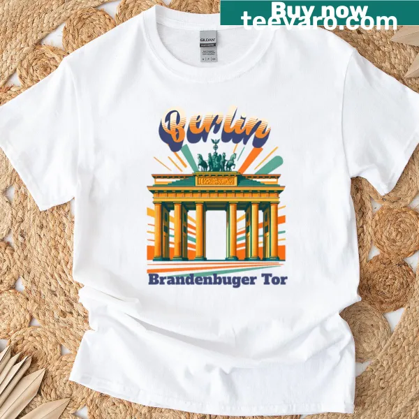 Oversized t-shirt with an illustrated design of the Brandenburg Gate in Berlin