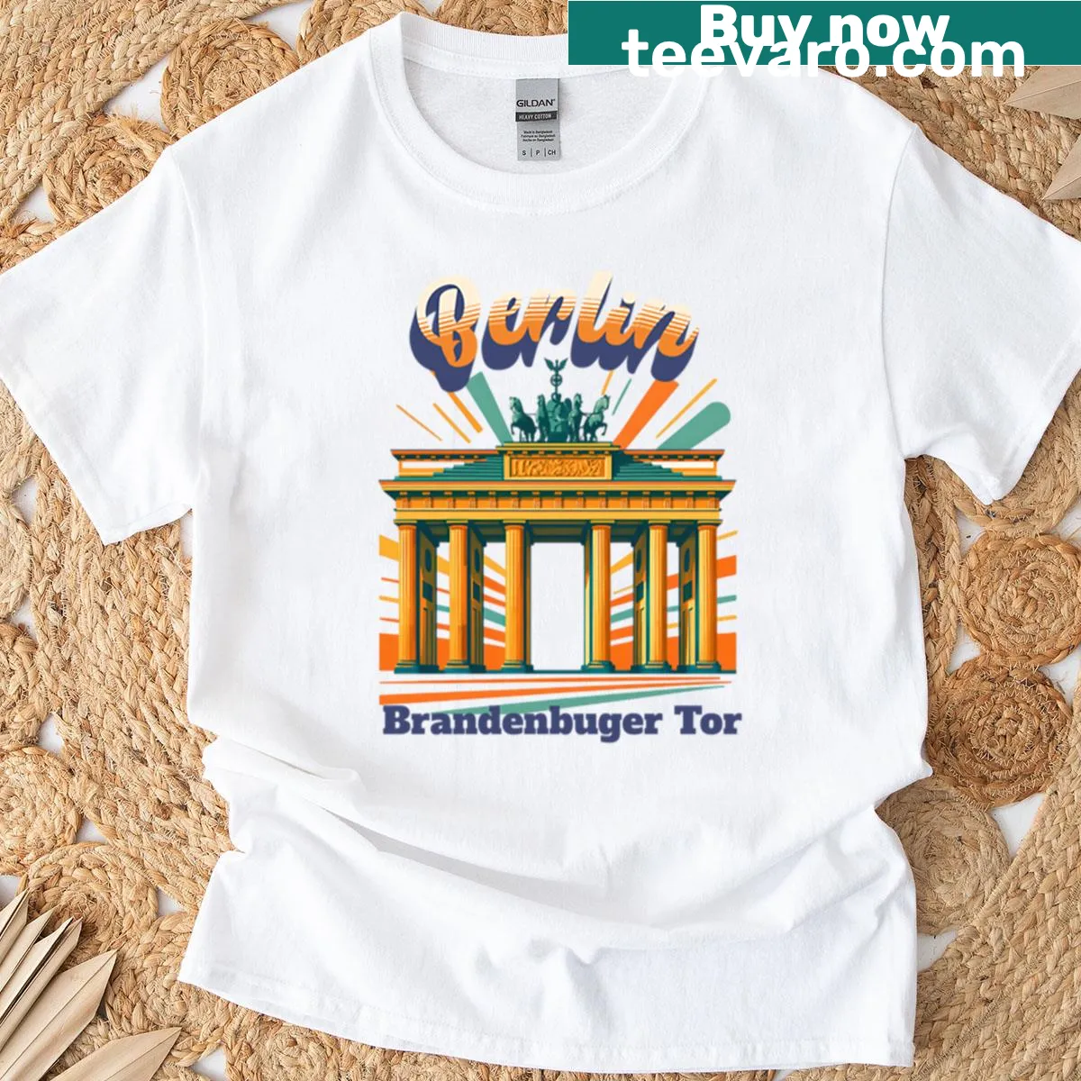 Oversized t-shirt with an illustrated design of the Brandenburg Gate in Berlin — on a men's t-shirt