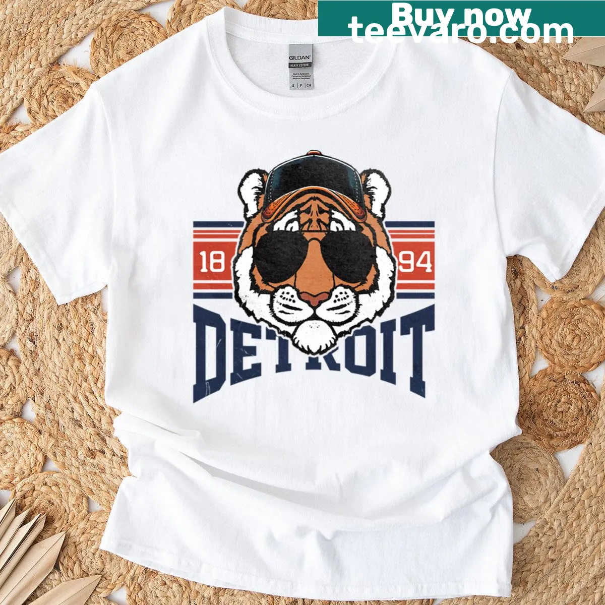 Boxy T-shirt with vintage grunge Detroit baseball graphics — on a men's t-shirt