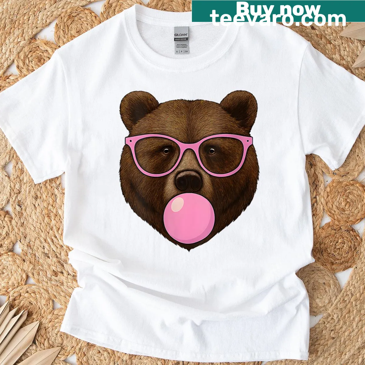 Cute bear face T-shirt with a bear blowing a bubble — on a men's t-shirt