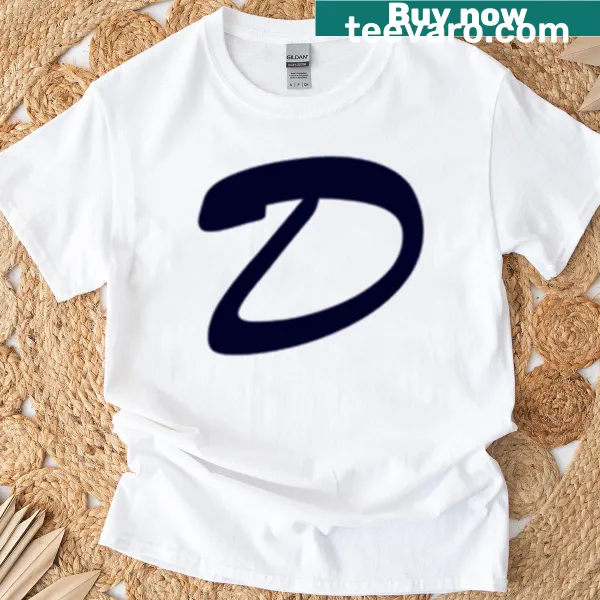 Vintage Diamondbacks logo graphic on a distressed T-shirt.