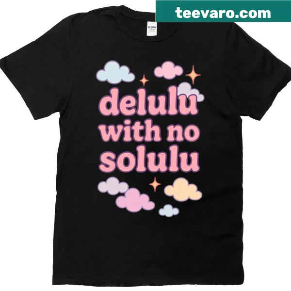 Casual T-shirt with a humorous saying: 'Delulu With No Solulu'.