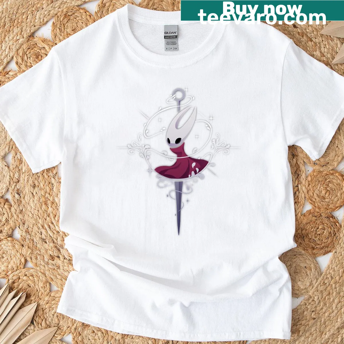Oversized T-shirt featuring a minimalist hornet design — on a men's t-shirt