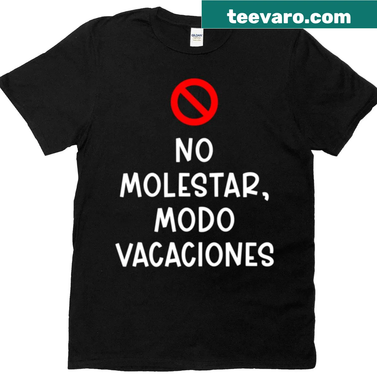 Spanish phrase about vacation mode on a playful t-shirt — on a men's t-shirt