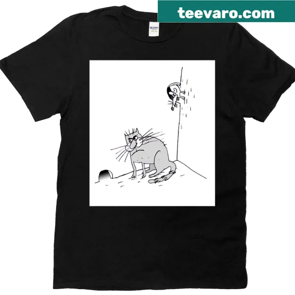 Playful t-shirt featuring a mouse breaking the rules of perspective