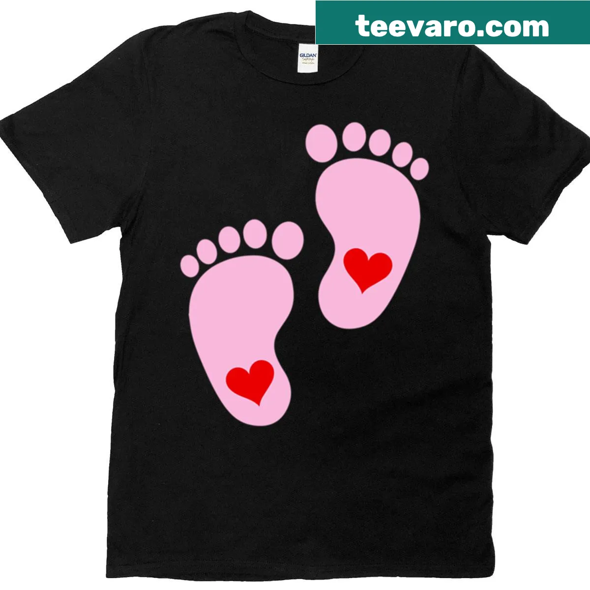 Cute gender reveal baby foot t-shirt with 'Pink or Red We Love You' text. — on a men's t-shirt