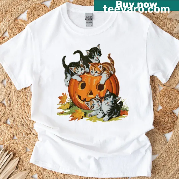 Vintage 90s retro t-shirt with a cat and pumpkin design