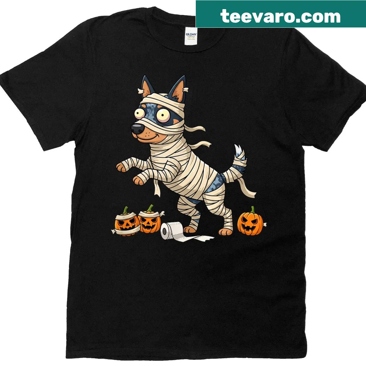 Cute Halloween T-shirt with an Australian Cattle Dog as a mummy and pumpkin — on a men's t-shirt
