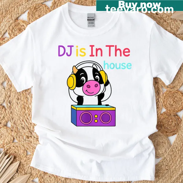 Illustration of a DJ with animals for kids