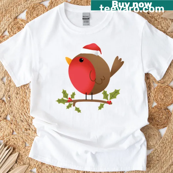 Oversized Christmas robin t-shirt with a heartwarming design